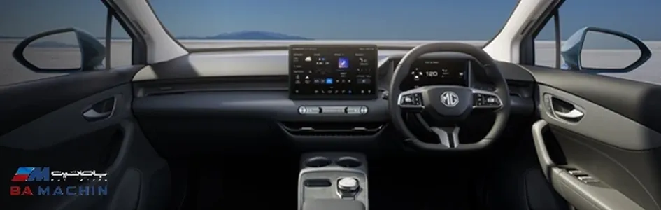 نمای کابین MG4 EV با نمایشگر مرکزی، فرمان چند منظوره و طراحی مدرن فضای عمومی